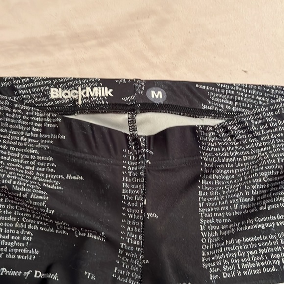 Leggings with the Tragedy of Hamlet printed on them - Picture 2 of 4